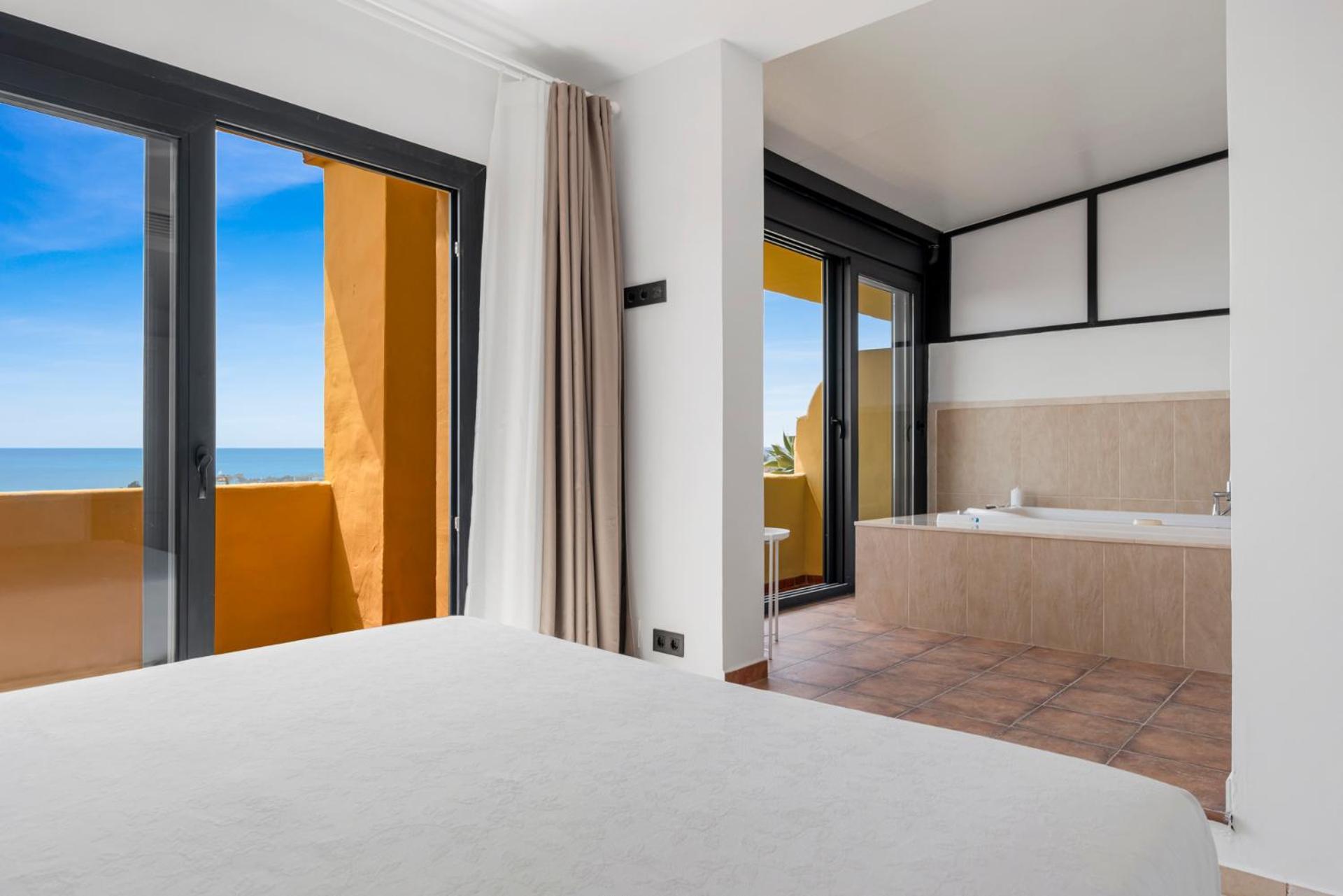 Sky And Sea Estepona Penthouse Eksteriør bilde